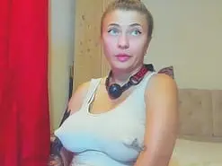 Amateur Sex Cam of hotmombitch