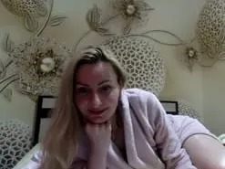 Amateur Live Sex Cam of Yourrealgirl