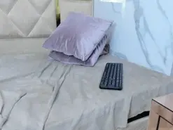 Amateur Live Porn of AlisoMoon72