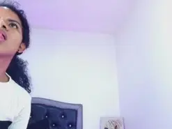 Amateur Nude Webcam of Ellie_Alves
