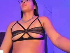 Amateur Sex Cam of alysson-18