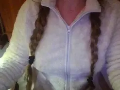 Amateur Live Sex Cam of HellouKitty