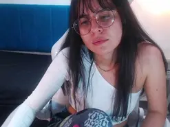 Amateur Live Sex Cam of EmilyBuu