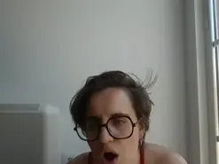 Amateur Live Sex Cam of Revoltosa29