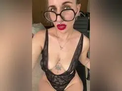 Amateur Free Porn Cam of Revoltosa29