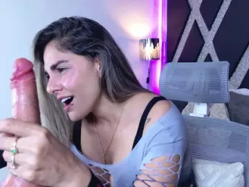 Bongacams Watch Live Sex Cams of blondecat15