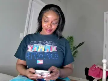 Brunette babe milf cams