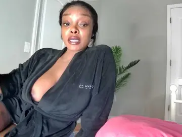 Brunette babe milf cams