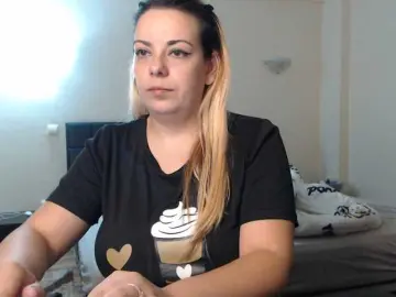 Bongacams Best live sex cam show of GiuliaHotXXX1