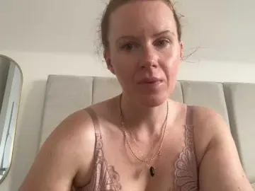 Bongacams Sex Cam of REDHEADROSIE