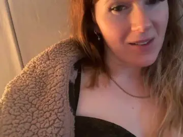 Bongacams Watch Live Sex Cams of REDHEADROSIE