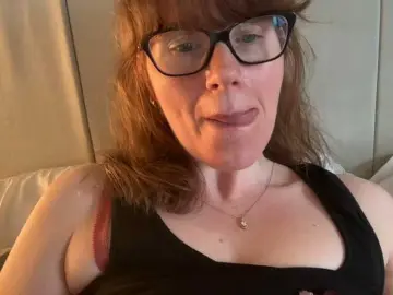 Bongacams Live Sex Cam of REDHEADROSIE