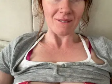 Bongacams Watch Live Sex Cams of REDHEADROSIE