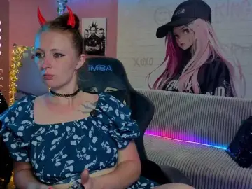 Enjoying milf cams