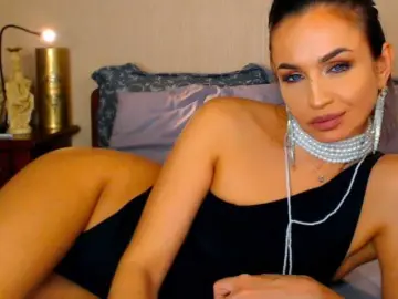 Enjoying milf cams