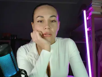 Bongacams Nude Webcam of QWEENII