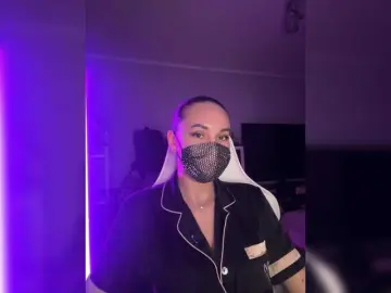 Bongacams Best live sex cam show of QWEENII