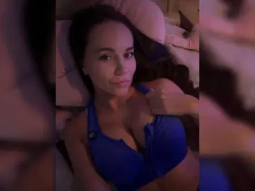 Bongacams Nude Webcam of QWEENII