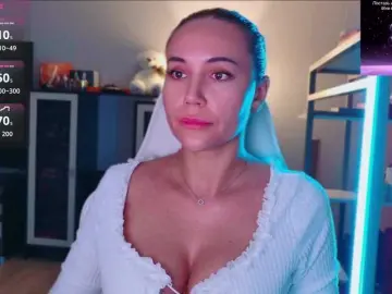 Bongacams Watch Live Sex Cams of QWEENII