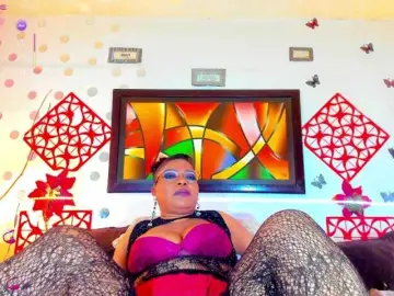Bongacams Nude Webcam of XxXbrunettesquirtxXx