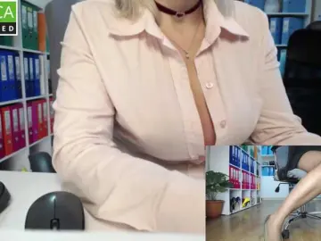 Bongacams Live Sex Cam of legsoffice