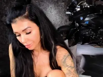 Bongacams Watch Live Sex Cams of -BABAYAGA-