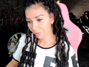 Dildoing milf cams