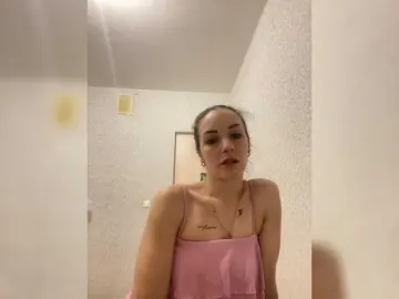 Brunette babe milf cams