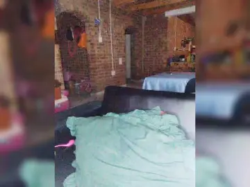 Bongacams Watch Live Sex Cams of CleavageKING