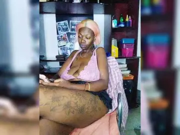 Bongacams Live Sex Cam of CleavageKING