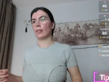 Shaved white milf cams