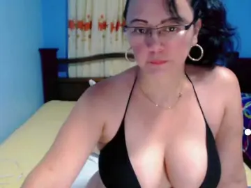 Bongacams Free Porn Cam of LilyBenet1