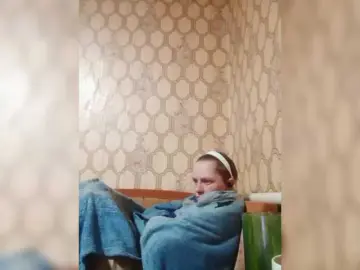 Bongacams Watch Live Sex Cams of REPTILIAY