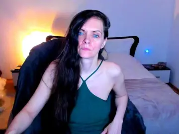 Shaved white milf cams