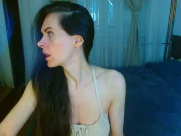 Bongacams Free Porn Cam of SexQueen11