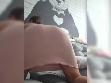 Enjoying milf cams