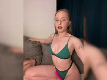 Bongacams Nude Webcam of PeachPie