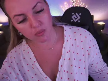 Bongacams Private Sex Chat of KiraCandyS