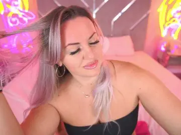 Bongacams Live Sex of KiraCandyS