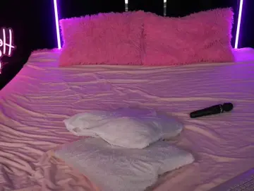 Bongacams Nude Webcam of KiraCandyS