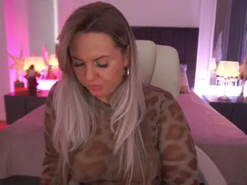 Bongacams Sex Cam of KiraCandyS