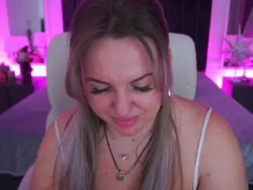 Bongacams Live Sex of KiraCandyS