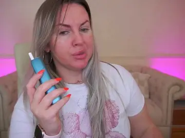 Bongacams Nude Webcam of KiraCandyS