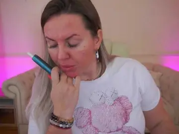 Bongacams Adult Video Chat of KiraCandyS