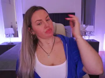 Bongacams Sex Cam of KiraCandyS