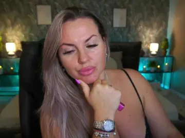 Bongacams Live Porn of KiraCandyS