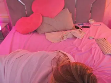 Bongacams Free Live Porn of KiraCandyS