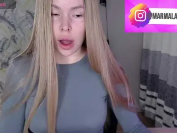 Bongacams Watch Live Sex Cams of Foxymoxy19
