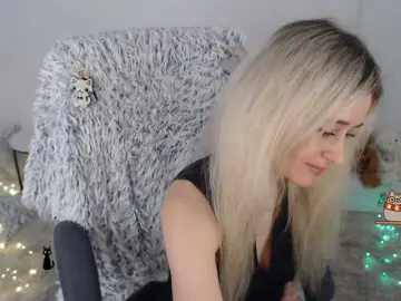 Enjoying milf cams