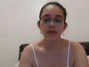 Bongacams Watch Live Sex Cams of simplesindyxx